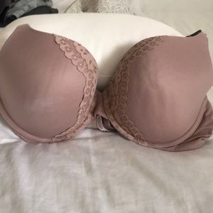 Body by Victoria Secrets padded-lined bra